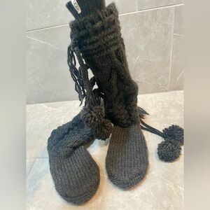UGG Cozy Slipper Charcoal Heather Cable-Knit Pom-Pom Slipper Socks